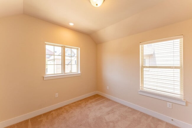 Building Photo - Beautiful 3 bedroom home in Gated community!