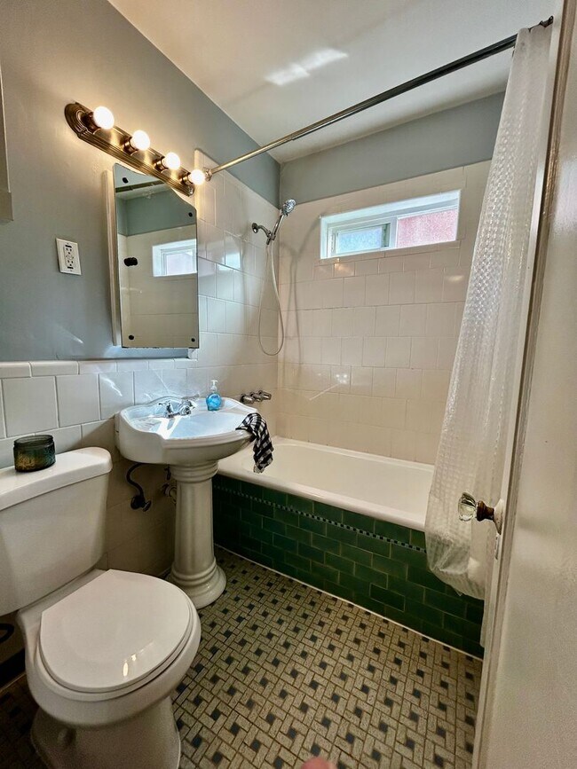 Building Photo - 165 Prospect Ave