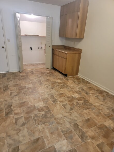 Building Photo - 8457 Shawn Ridge Dr