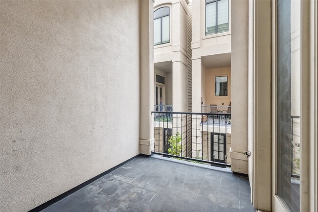 Building Photo - 5729 Larkin St