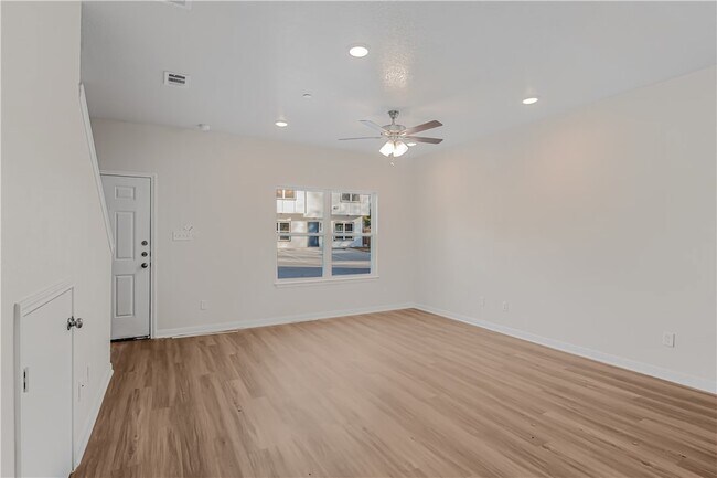 Building Photo - 601 W 24th St