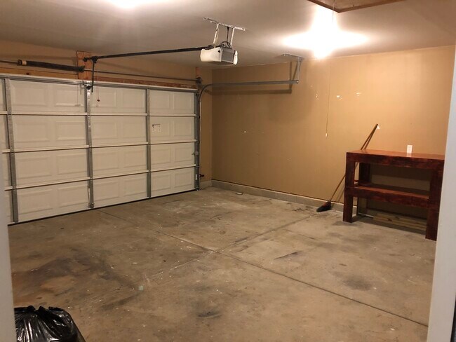 Building Photo - 107 Whispering Oak Ln