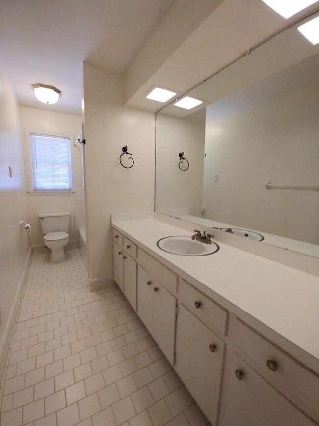 Building Photo - 2625 Partridge Dr