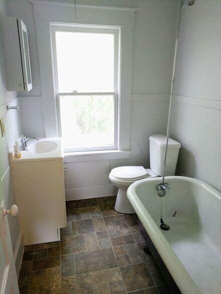 Building Photo - 227 Boileau Pl