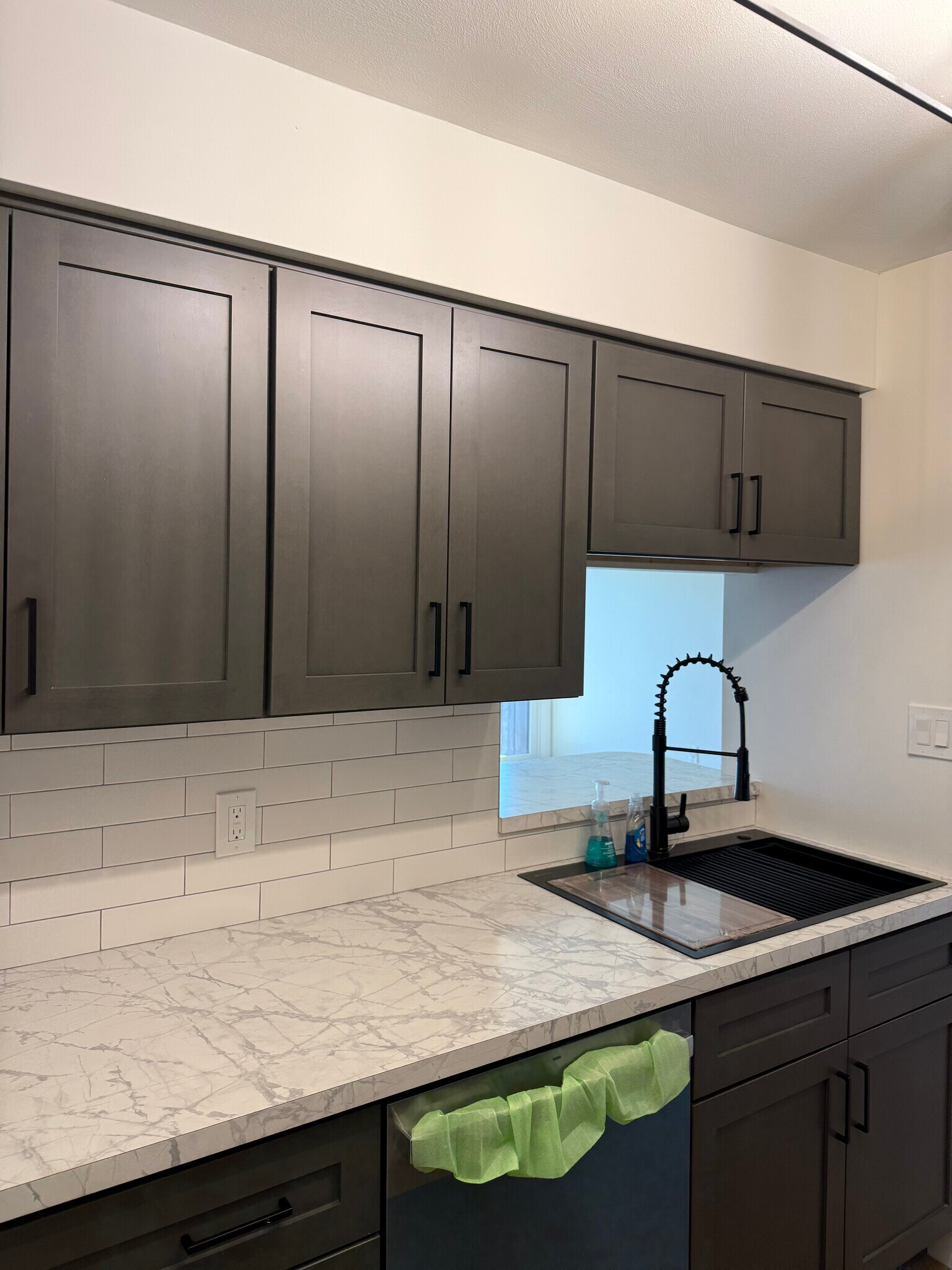 Building Photo - 35 Gena Ct