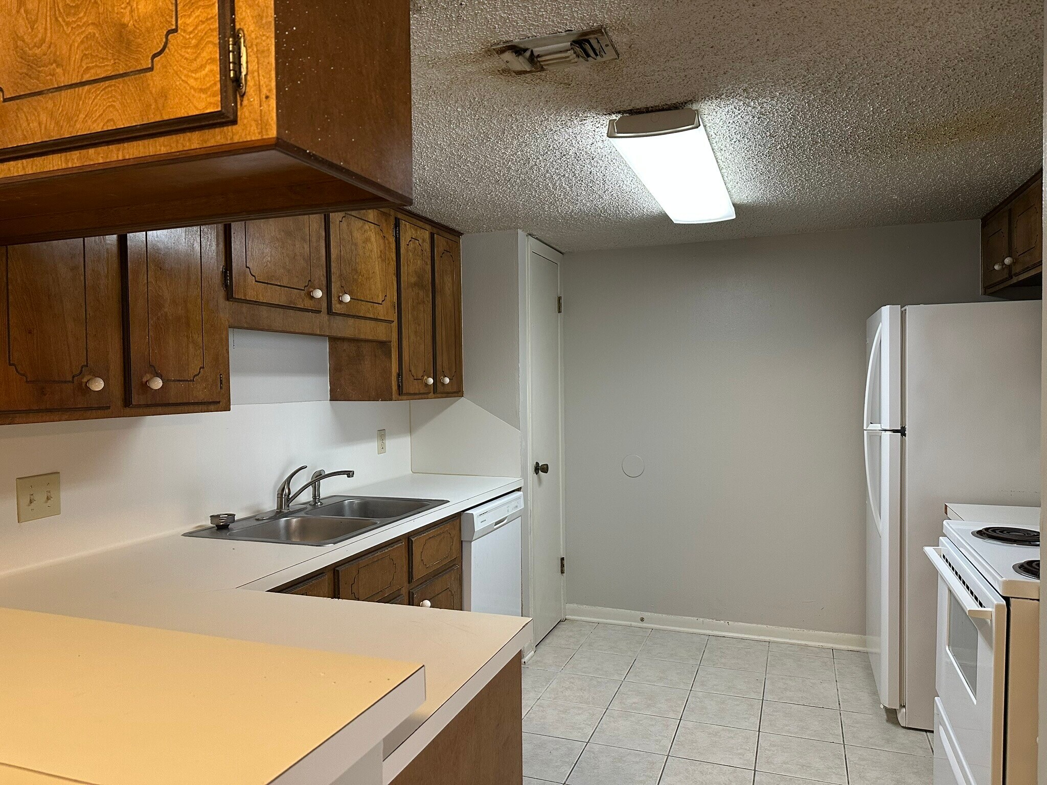 Building Photo - 120 Regency Ave