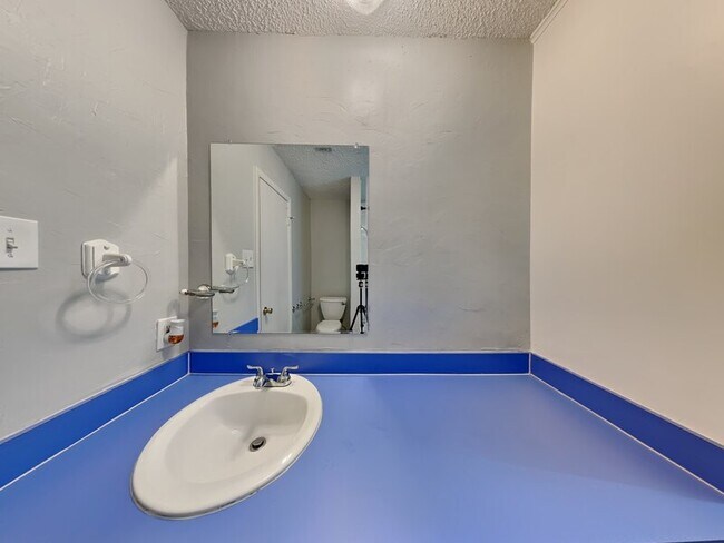 Building Photo - 1505 Wade Dr