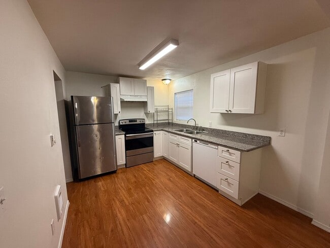 Building Photo - Single Level House- Rent Ready