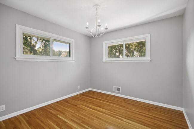Building Photo - 10003 Crestridge Dr
