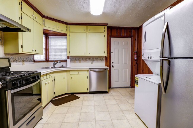 Building Photo - 3 Bedroom 2 Bathroom House in Texarkana, TX