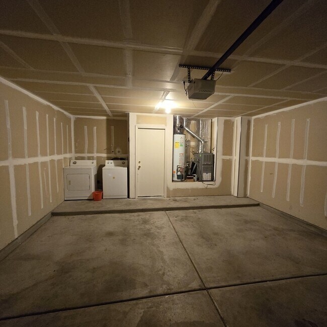 Building Photo - NW Albuquerque Town Home