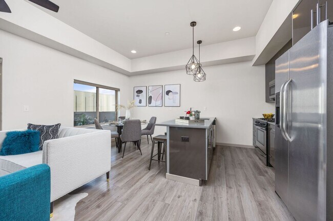 Building Photo - 2 Bed 2 Bath Condo With Mountain Views In Recently Developed Steel Yards Neighborhood.