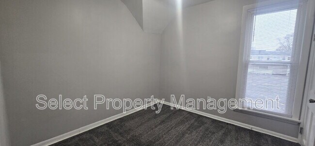 Building Photo - 1112 Lake Ave