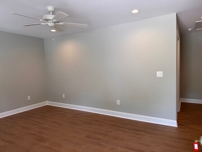 Building Photo - 2074