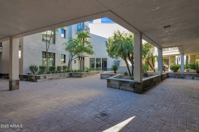 Building Photo - 8 Biltmore Estates Dr