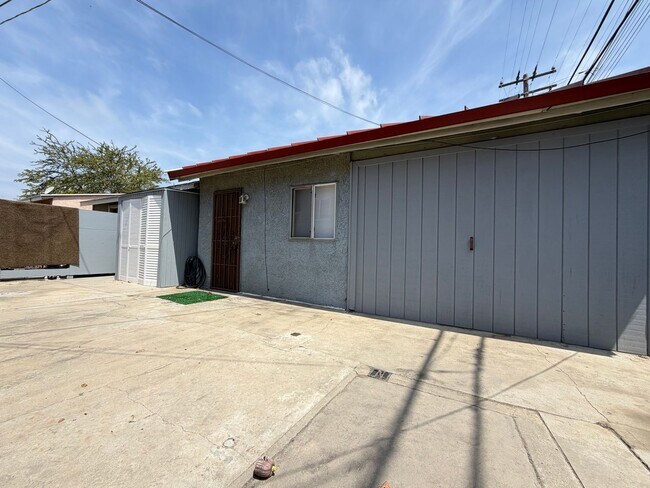 Building Photo - READY TO MOVE IN- MUST SEE - TWO CAR OFF STREET PARKING SPOTS AND UTILITIES PAID