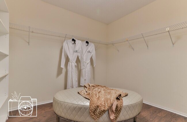 Building Photo - 944 Peninsula S Dr