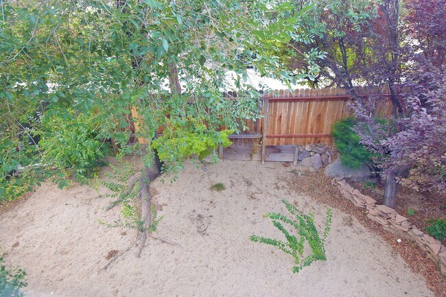 Building Photo - Caughlin Ranch Beauty Clean and Comfortable and Close to Shopping