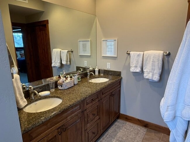 Building Photo - Fabulous Furnished Monterra 2 bd Condo