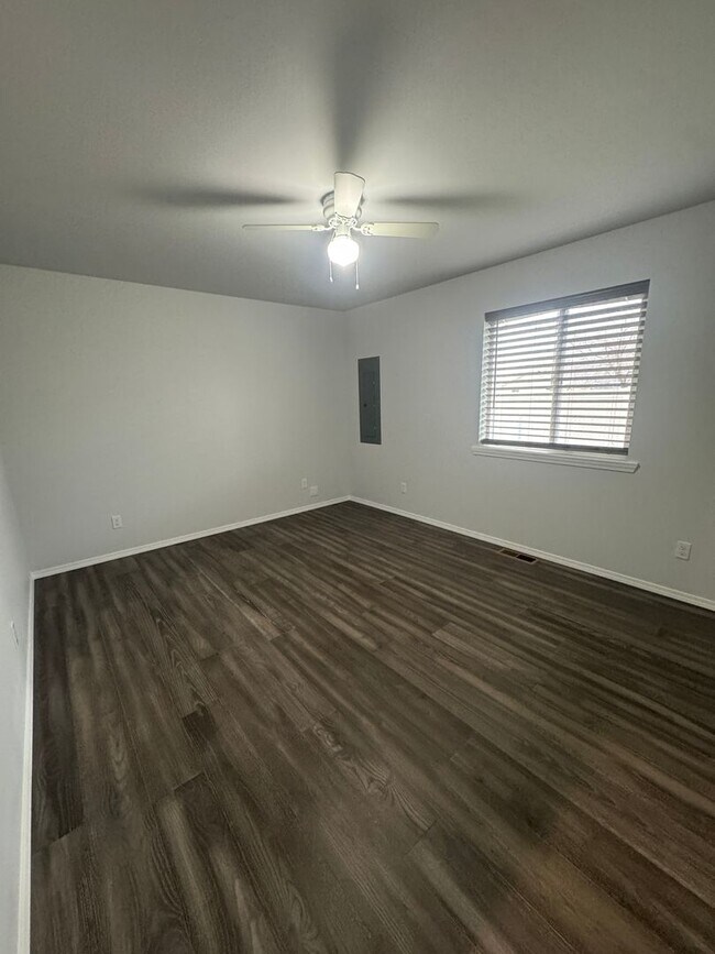 Building Photo - 2005 Ledwich Ave