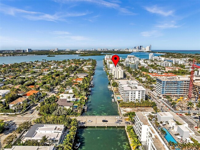 Building Photo - 9800 W Bay Harbor Dr