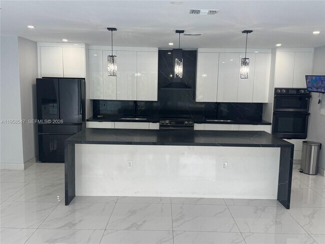 Building Photo - 575 NE 179th Dr