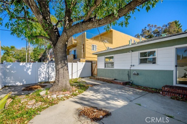 Building Photo - 10230 Silverton Ave