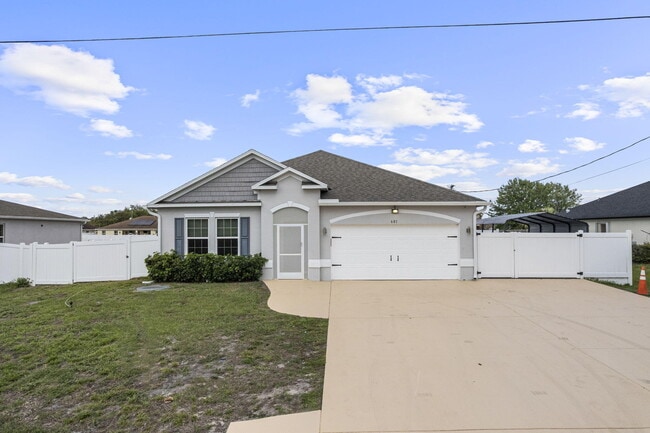 Building Photo - 681 SW Millard Dr