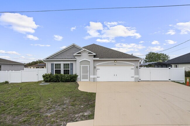 Building Photo - 681 SW Millard Dr