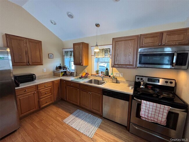 Building Photo - 273 S Rd