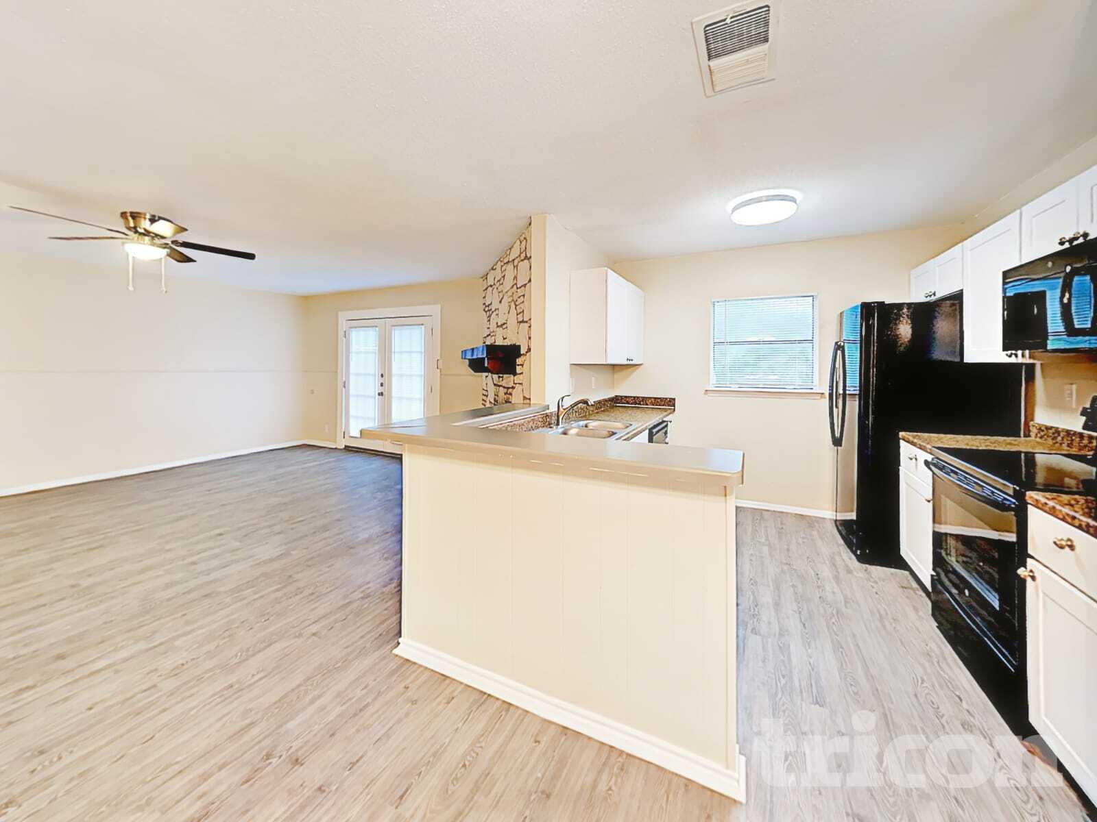 Building Photo - 827 Thornedike Dr