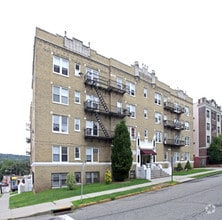 Building Photo - 671 Lincoln Ave