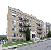Building Photo - 671 Lincoln Ave