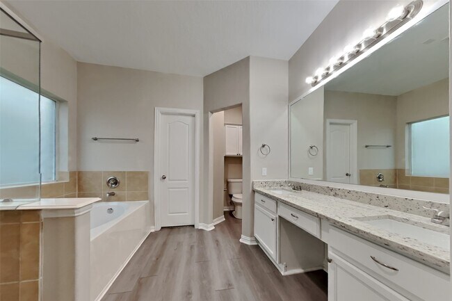 Building Photo - 2223 Brown Oak Dr