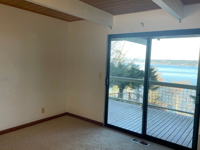 Building Photo - Comfortable View Home in Greenbank!