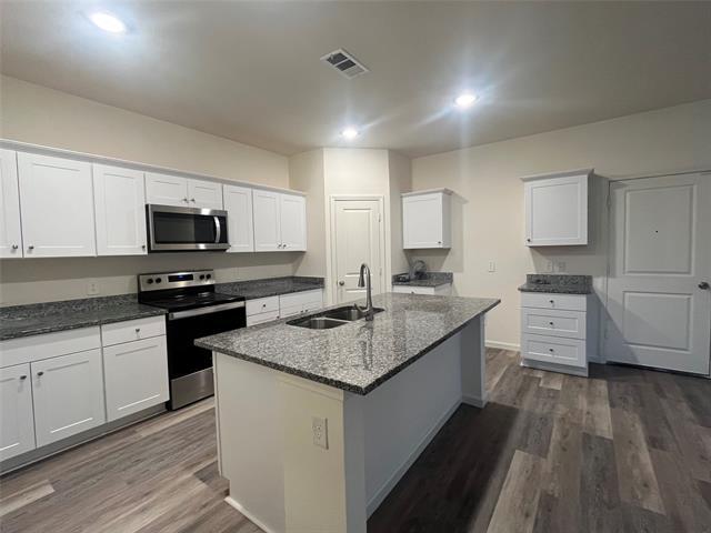 Building Photo - 6420 Bishop Dr