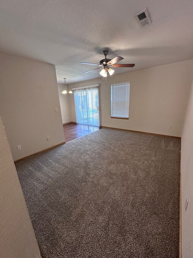 Building Photo - AD-20