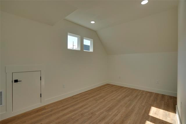 Building Photo - 302 Red Bird Ln