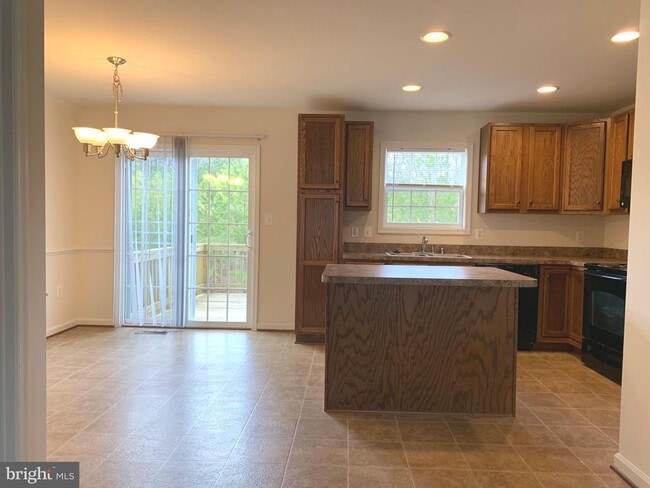 Building Photo - 23210 Westwood Ct