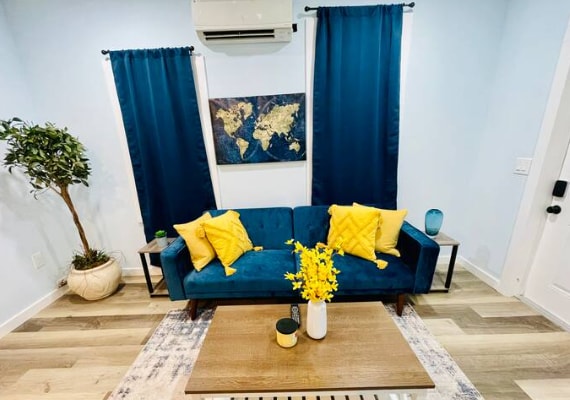 Building Photo - 735 E University Ave