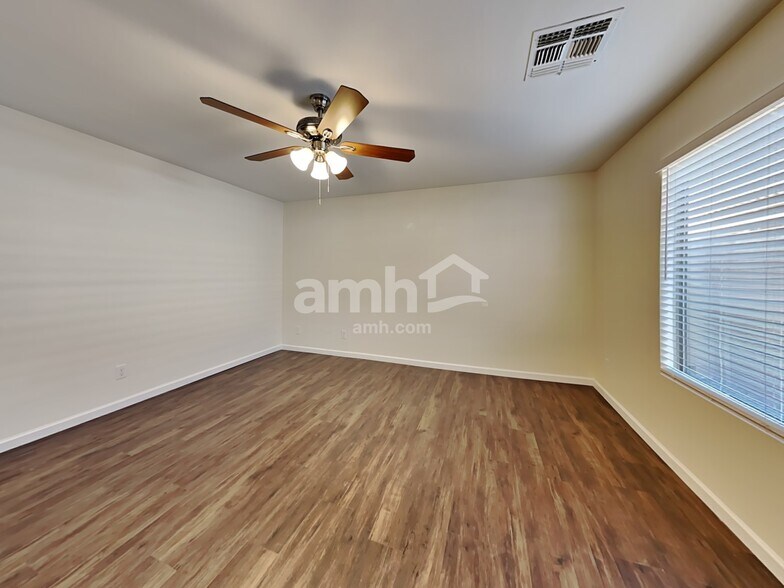 Building Photo - 11340 W Hutton Dr