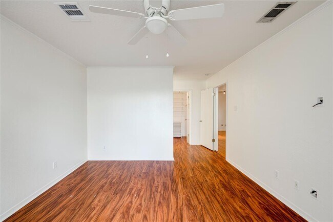 Building Photo - 1510 W N Loop Blvd