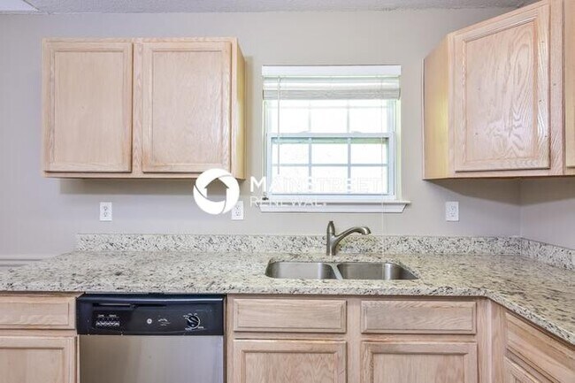 Building Photo - 3 Bedroom Pet-Friendly Home in Decatur, GA with Main Street Renewal