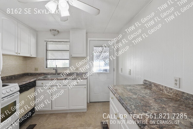 Building Photo - 8162 SE Skylark-