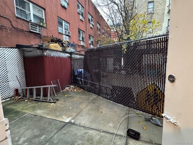 Building Photo - 1009 Ward Ave