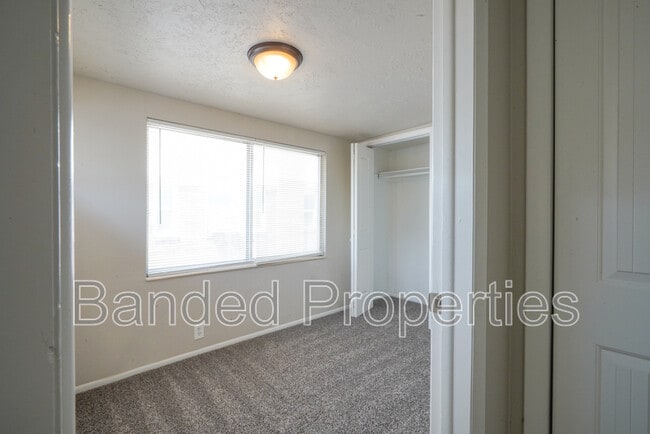 Building Photo - 276 W 700 N