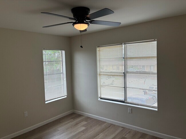 Building Photo - 705 Bustamante St