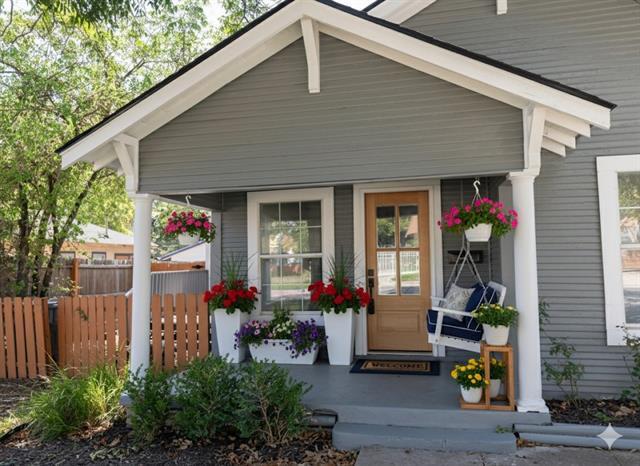 Building Photo - 1122 Newport Ave