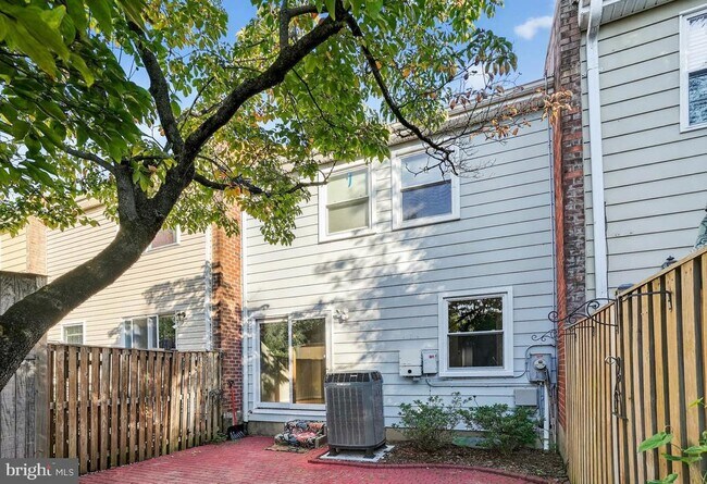 Building Photo - 1694 Forest Hill Ct