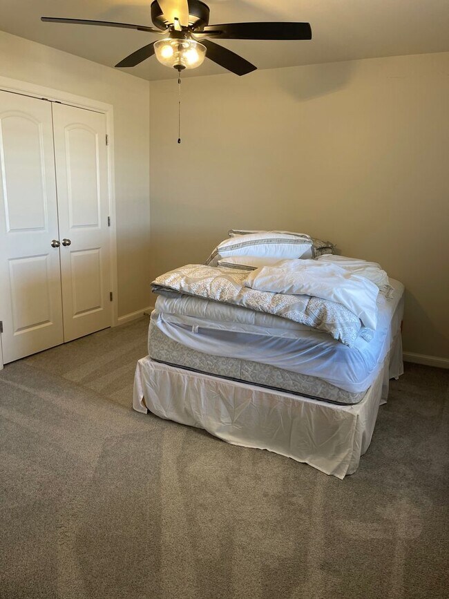 Building Photo - *Fully Furnished* 4 bedroom, 2.5 bathroom, 2 car garage Gated Neighborhood
